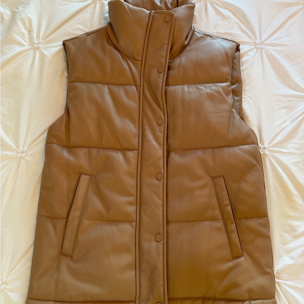 Abercrombie and Fitch Women's Tan Puffer Vest